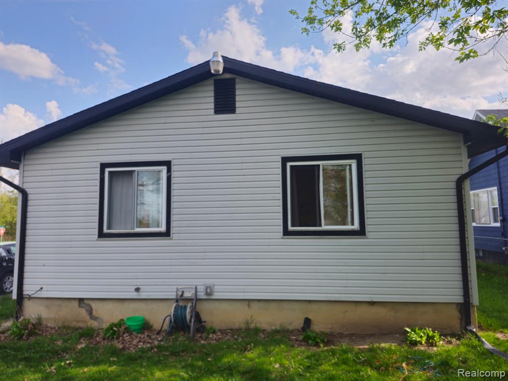 1353 E Decamp Street, Burton, MI 48529 — Photo 4