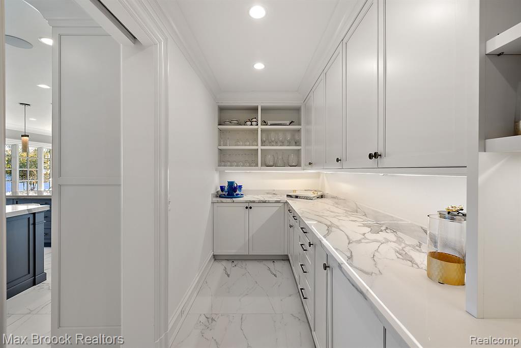 3251 W Shore Drive, Orchard Lake Village, MI 48324 — Photo 10