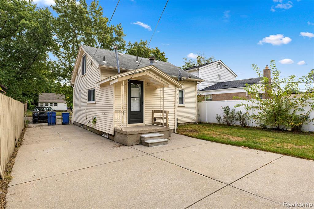 5655 Robindale Avenue, Dearborn Heights, MI 48127 — Photo 21