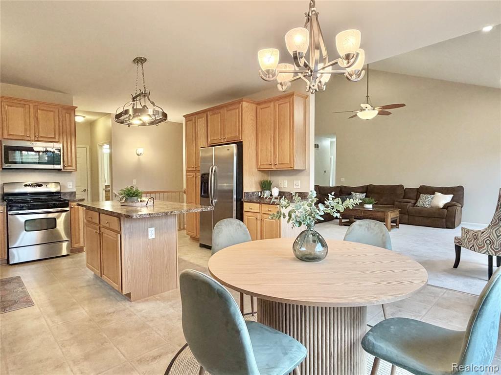 4438 Thornhill Drive, Auburn Hills, MI 48326 — Photo 17