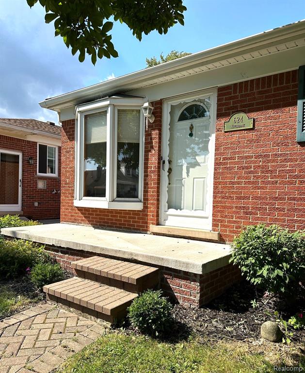 624 RIVERBANK Street, Lincoln Park, MI 48146 — Photo 2