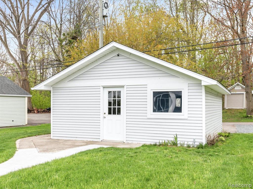 5444 LAKESHORE Road, Fort Gratiot, MI 48059 — Photo 33