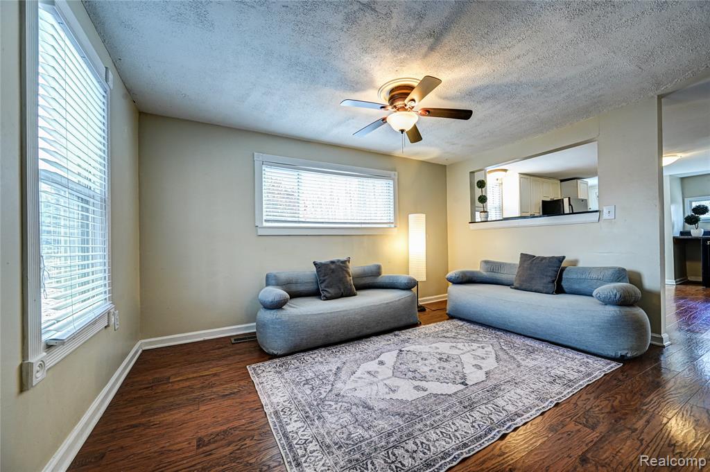 969 Dunreath Street, Walled Lake, MI 48390 — Photo 4
