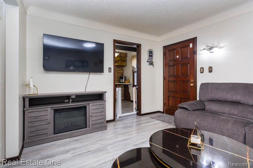 1977 Markese Avenue, Lincoln Park, MI 48146 — Photo 9