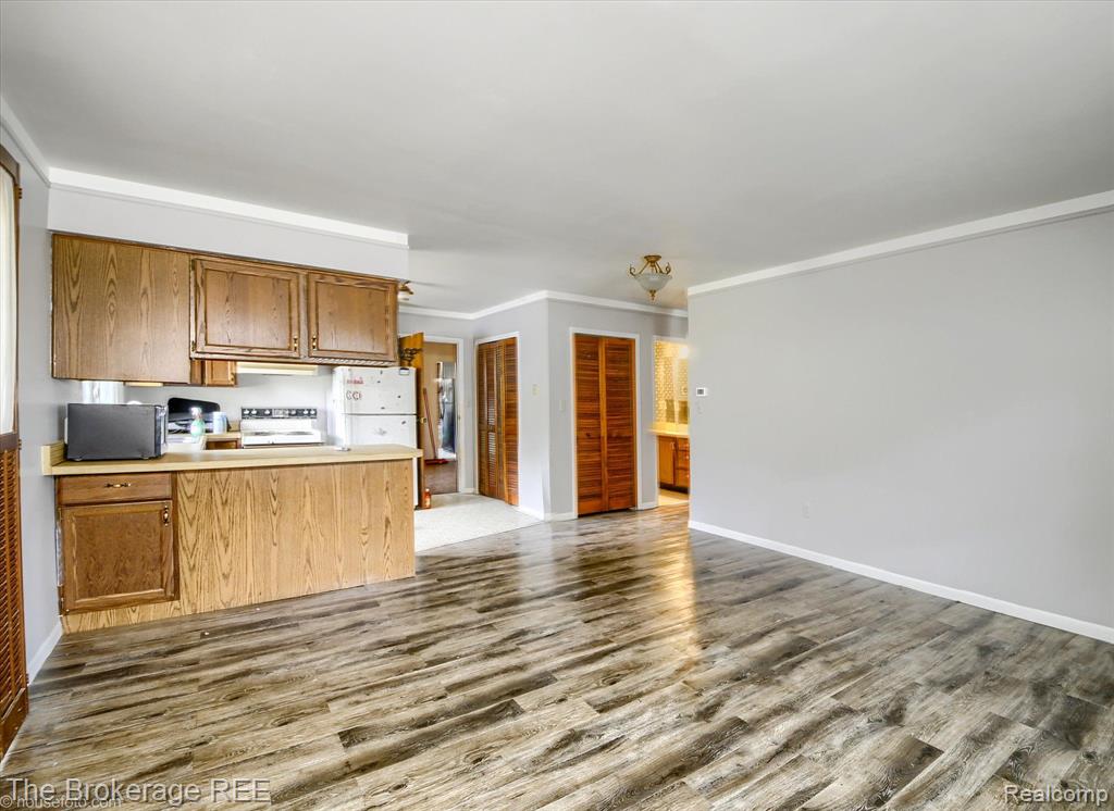 688 UPHILL Road, Milford, MI 48381 — Photo 31