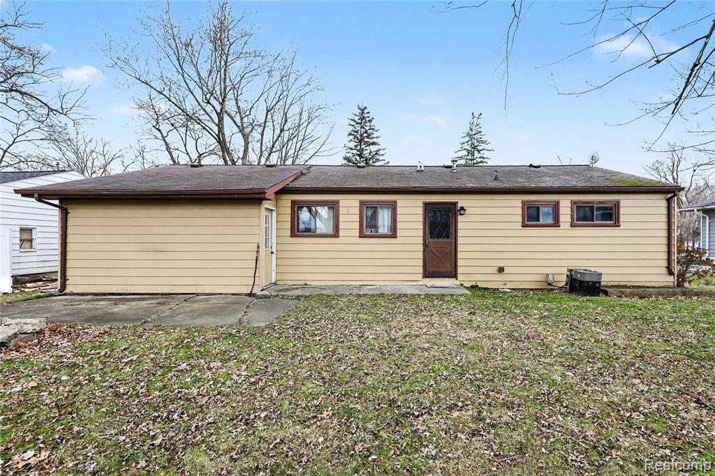 2423 N Long Lake Road, Fenton, MI 48430 — Photo 12