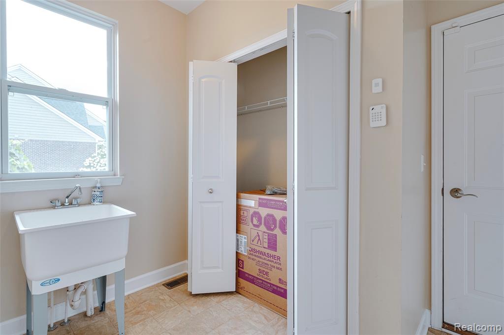 51921 Red Cedar ct, South Lyon, MI 48178 — Photo 40