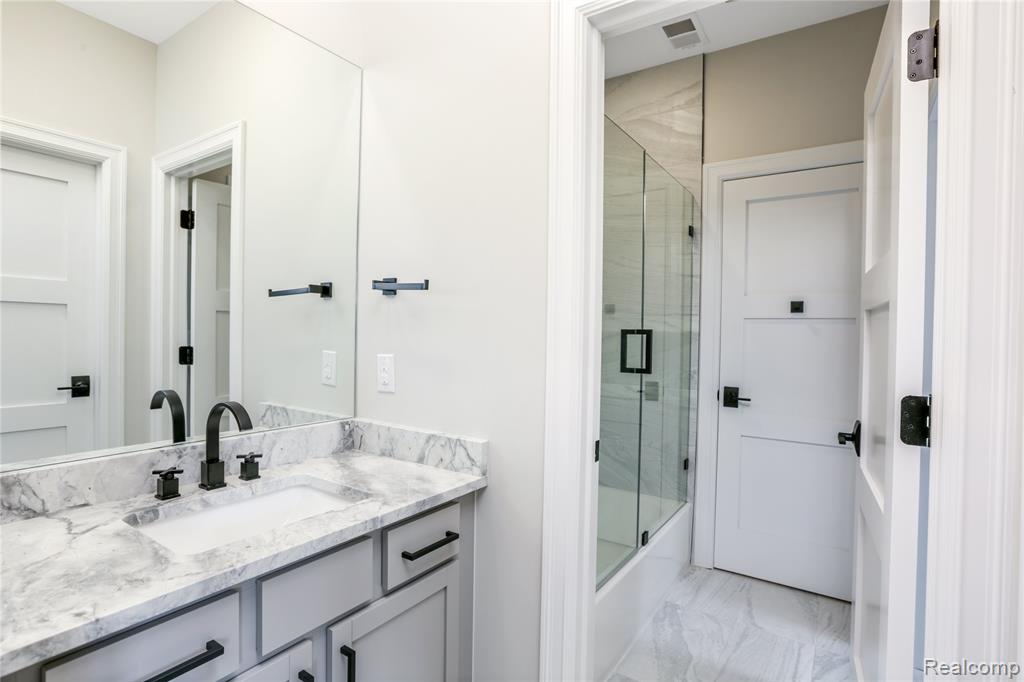 16637 Kings Fairway Lane, Grand Blanc, MI 48439 — Photo 53
