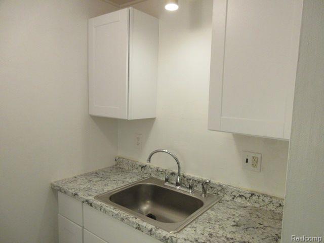 31831 GRAND RIVER Avenue, Farmington, MI 48336 — Photo 11