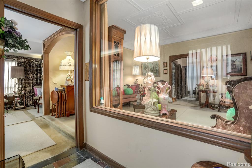 8691 E OUTER Drive, Detroit, MI 48213 — Photo 4