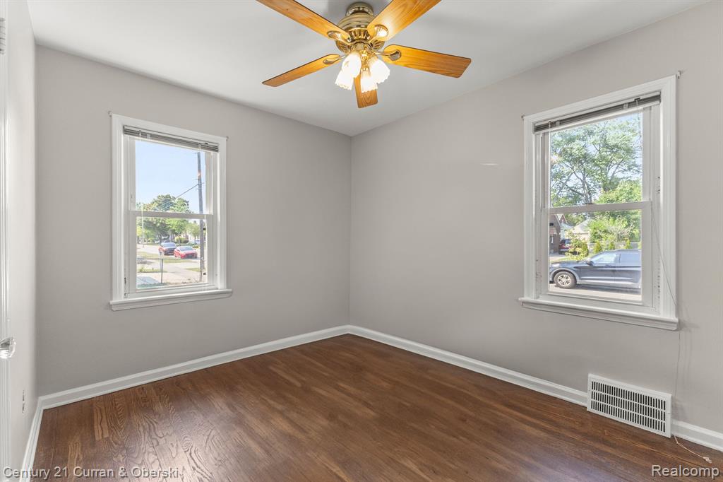 951 N MILDRED Street, Dearborn, MI 48128 — Photo 9