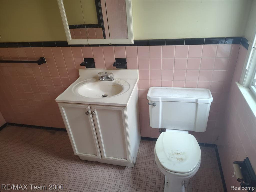 18330 Warwick Street, Detroit, MI 48219 — Photo 11