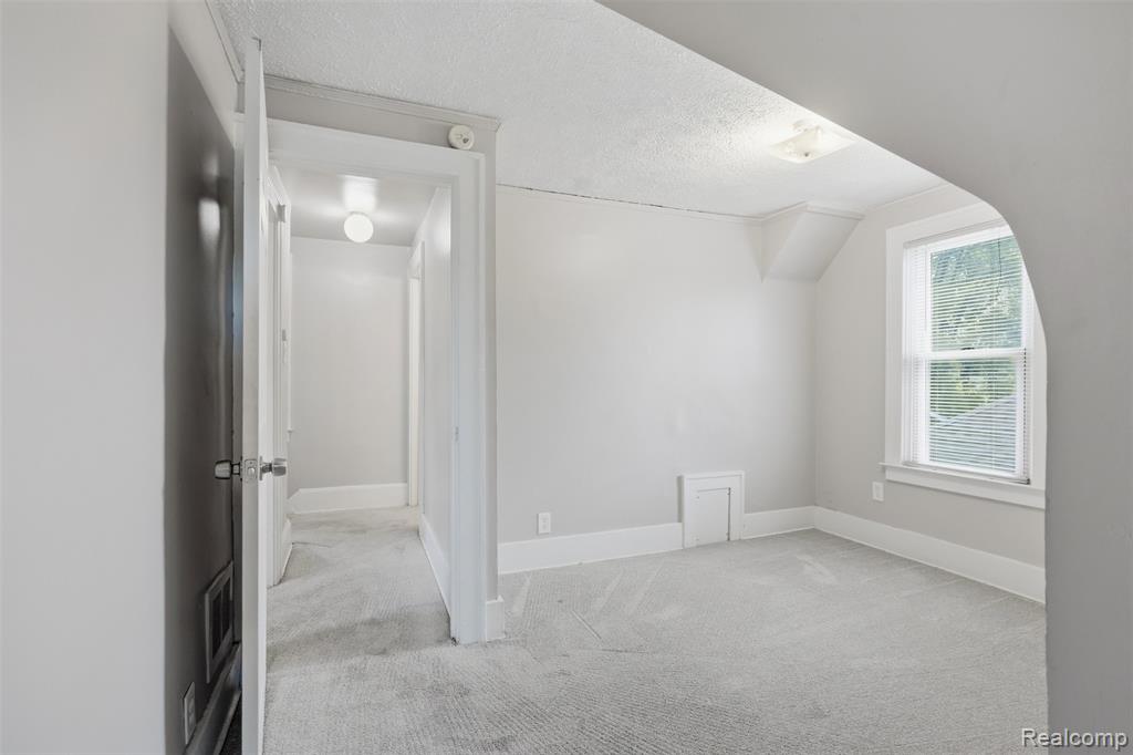 735 E Maxlow Avenue, Hazel Park, MI 48030 — Photo 21