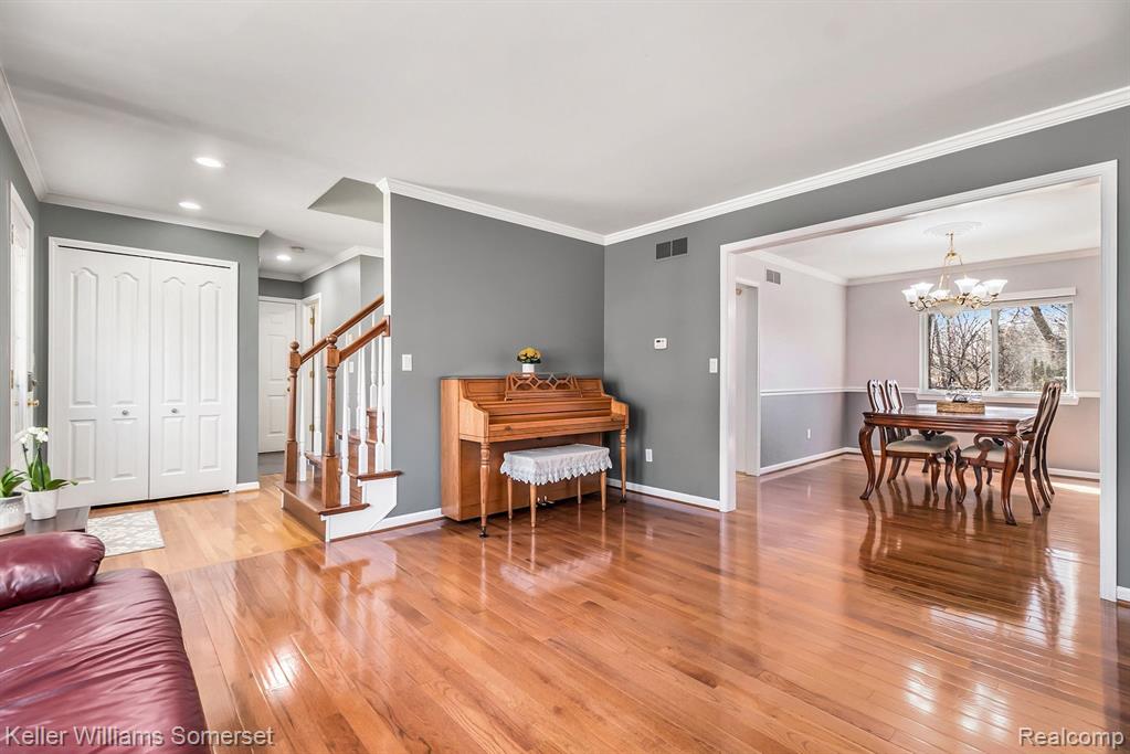 6955 WESTPOINTE Drive, Troy, MI 48085 — Photo 5