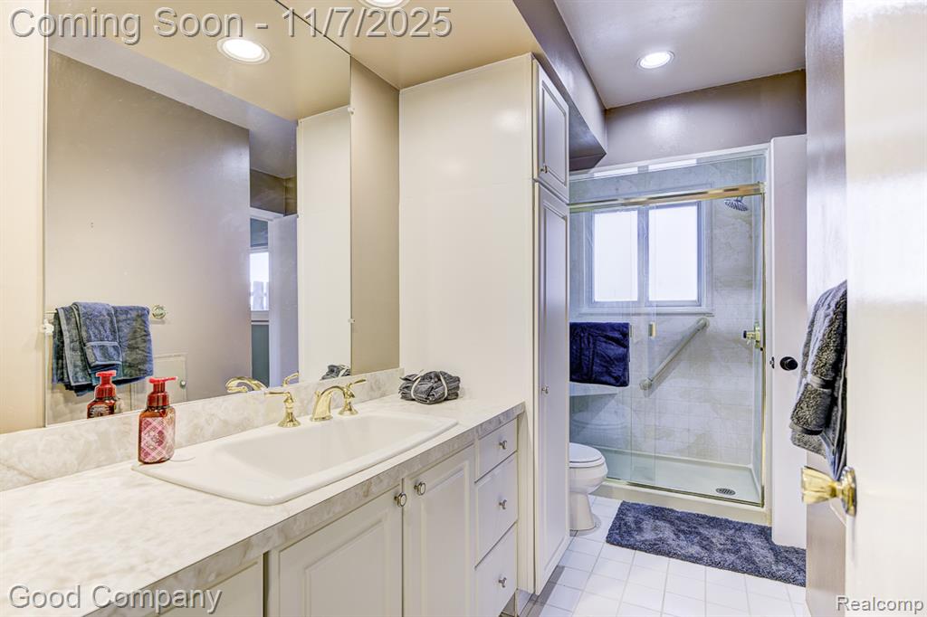 583 Manchester Street, Madison Heights, MI 48071 — Photo 23