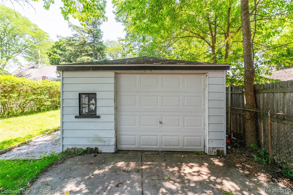 9388 Salem, Redford, MI 48239 — Photo 24