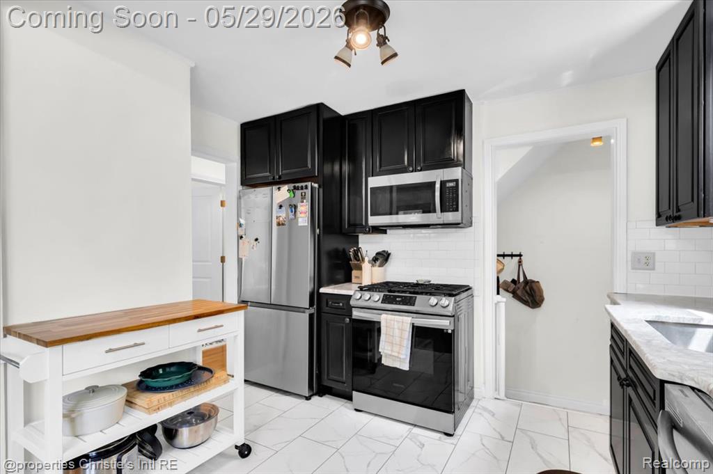 8740 Saratoga Street, Oak Park, MI 48237 — Photo 9