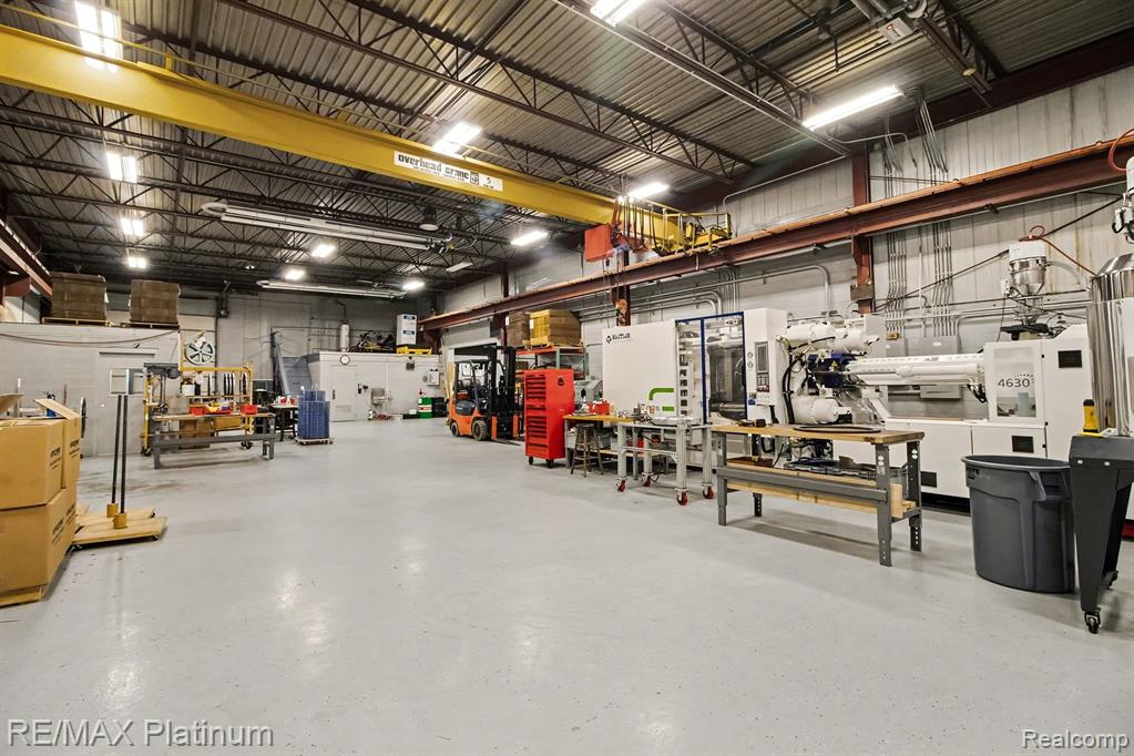 1200 HOLDEN AVENUE, Milford, MI, 48381