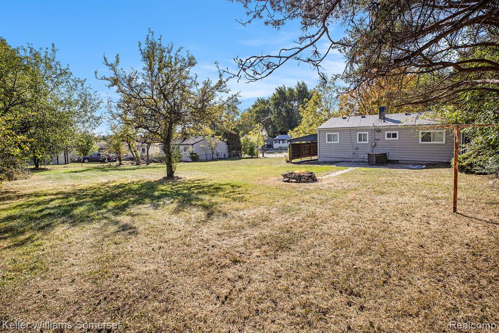 428 Jordon Road, Pontiac, MI 48342 — Photo 15