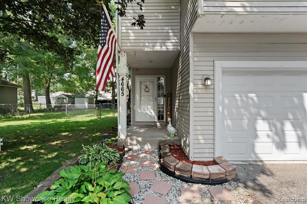 4665 Lakeborn Drive, White Lake, MI 48383 — Photo 5