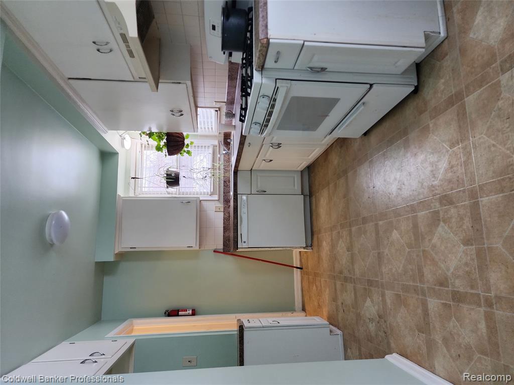 18925 Bentler Street, Detroit, MI 48219 — Photo 12