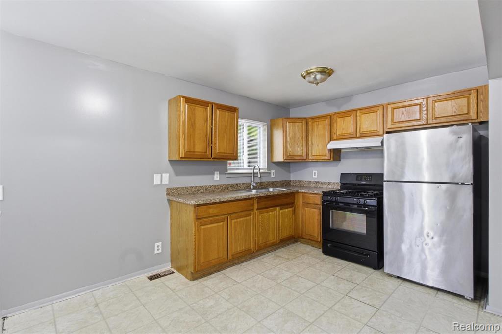 7044 Hudson Avenue, Warren, MI 48091 — Photo 4