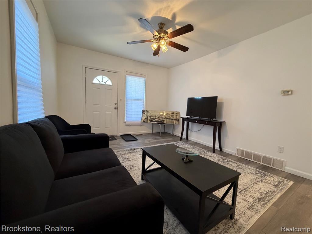 398 N Saginaw Street, Pontiac, MI 48342 — Photo 20