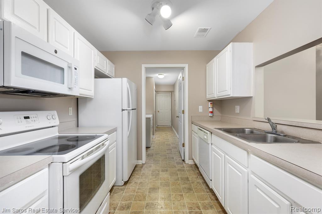 43115 WOODBRIDGE Drive, Clinton Twp, MI 48038 — Photo 6