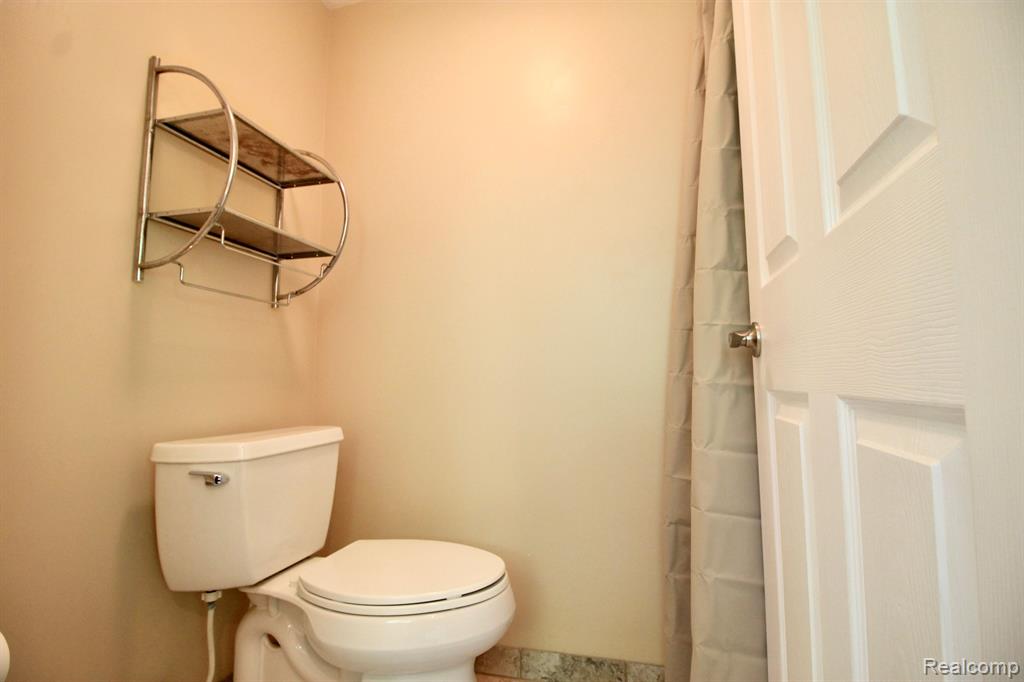 9296 Pine Hill Trail, Fenton, MI 48430 — Photo 15