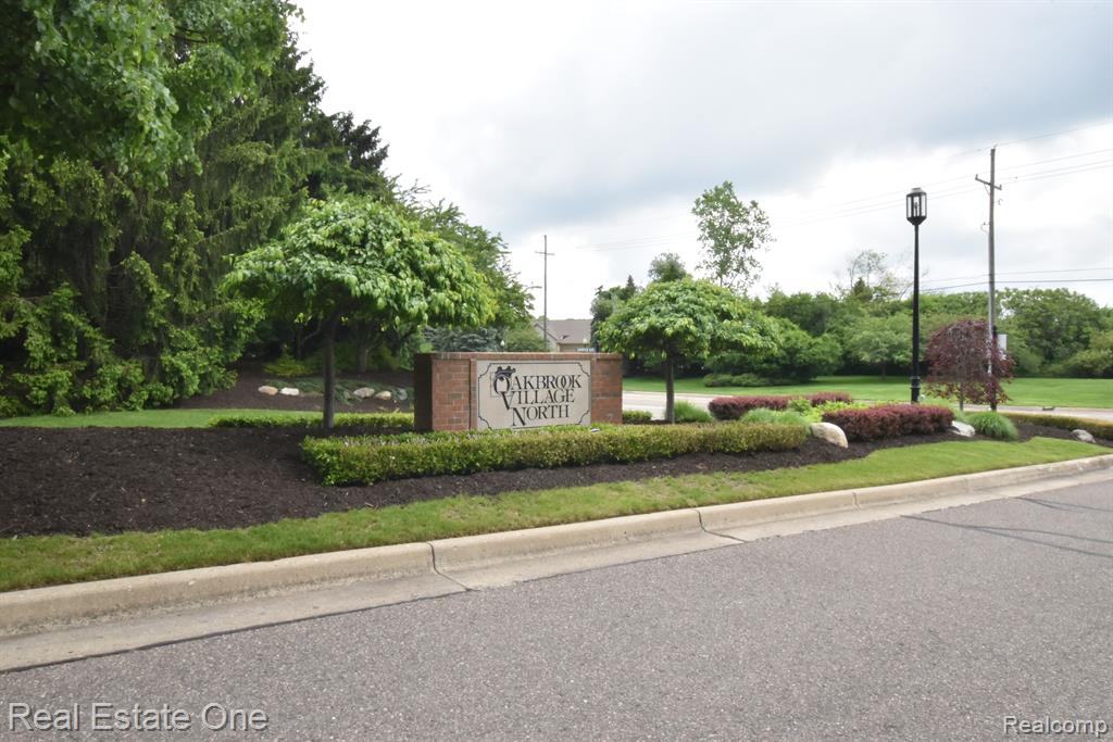 2117 OAKBROOK Boulevard, Walled Lake, MI 48390 — Photo 27