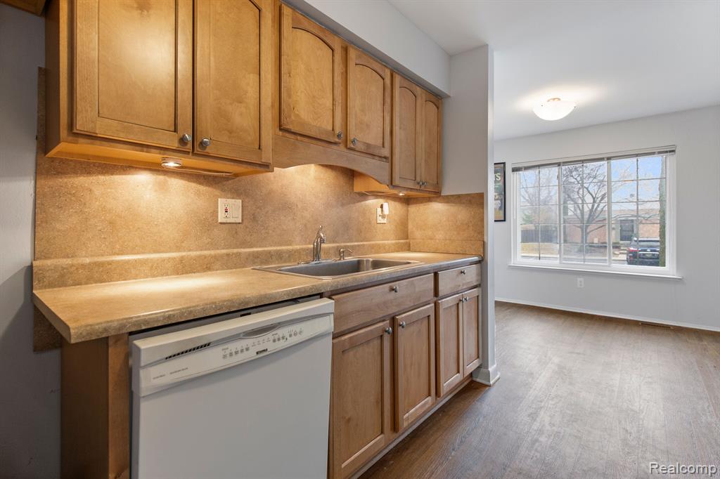 1920 WICKHAM Street, Royal Oak, MI 48073 — Photo 6