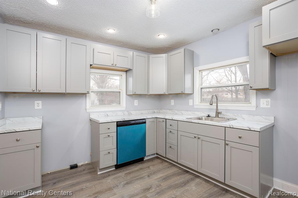 8255 GARBOR Avenue, Warren, MI 48093 — Photo 15