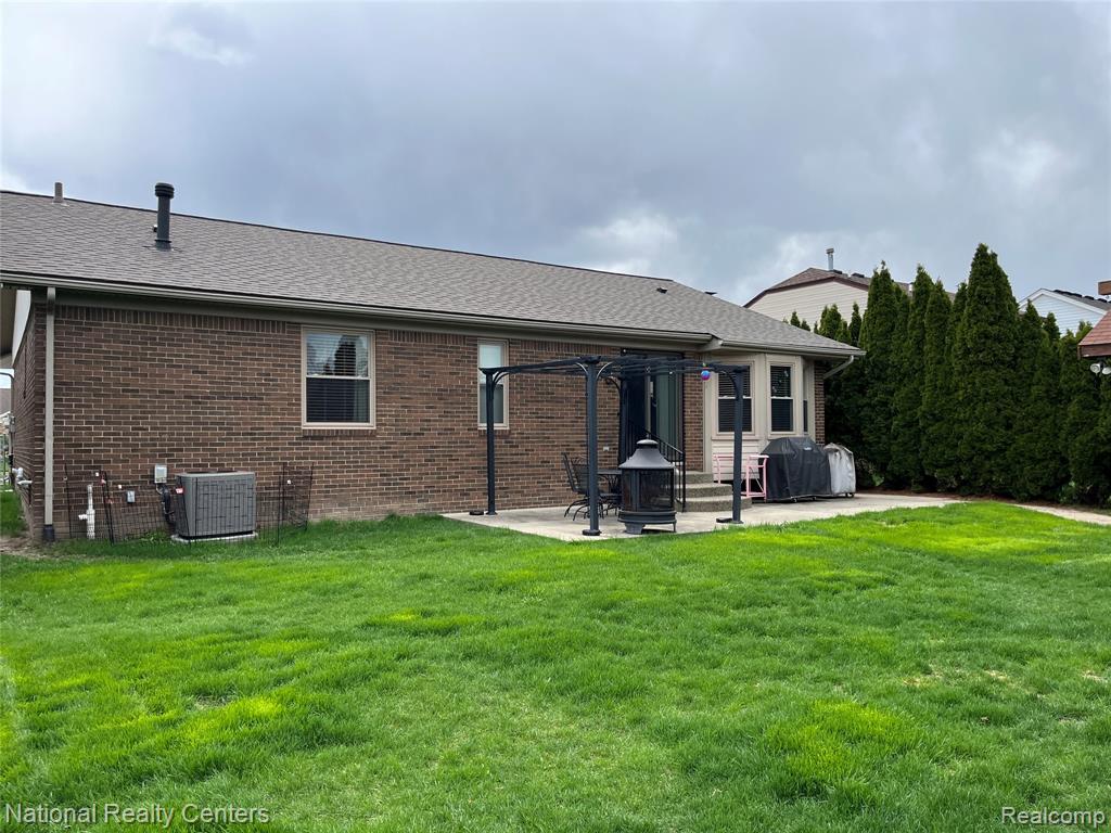 15719 Golden Drive, Macomb, MI 48044 — Photo 18