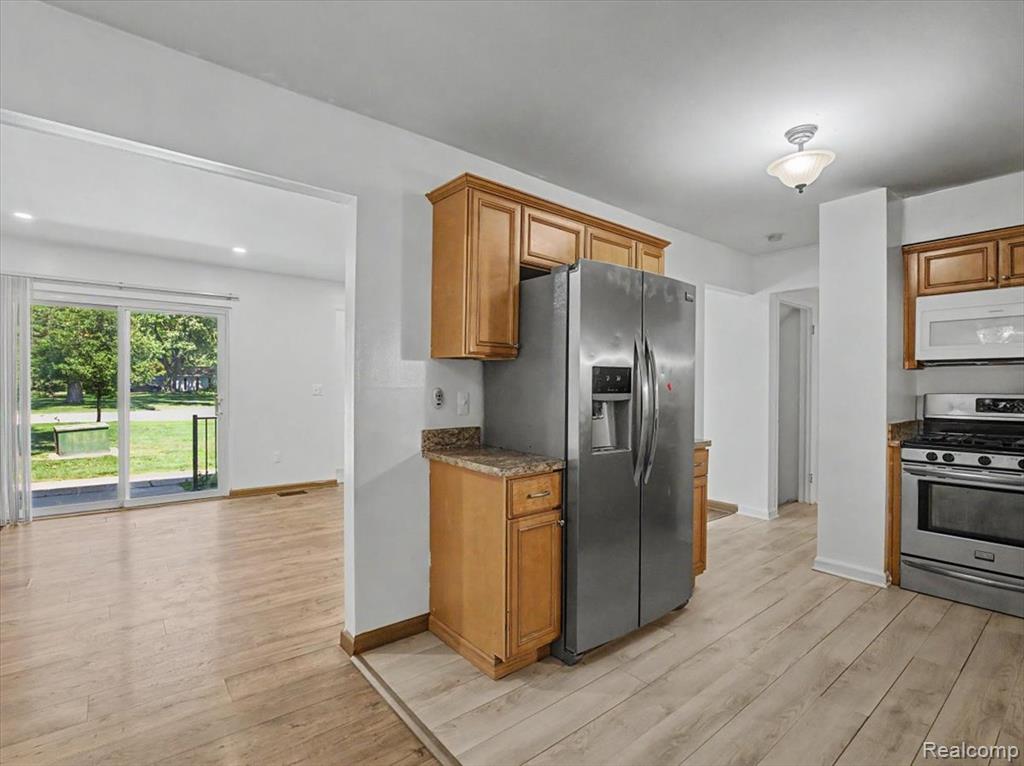 41957 Utica Road, Sterling Heights, MI 48313 — Photo 16