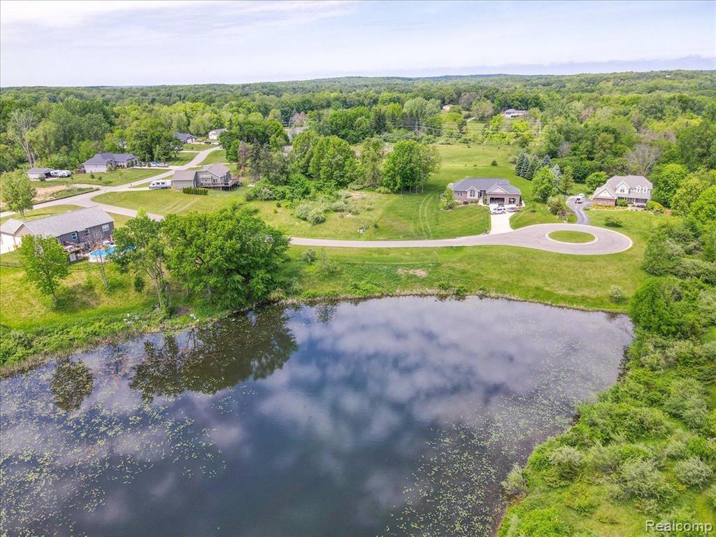 715 ORCHARD RIDGE Court, Ortonville, MI 48462 — Photo 36