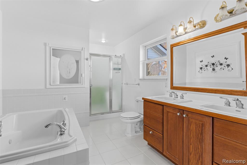 2363 Willowdale Drive, Burton, MI 48509 — Photo 10