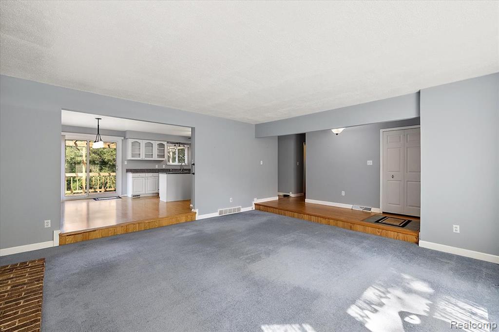 2947 SUN TERRACE Drive, Hartland, MI 48353 — Photo 9