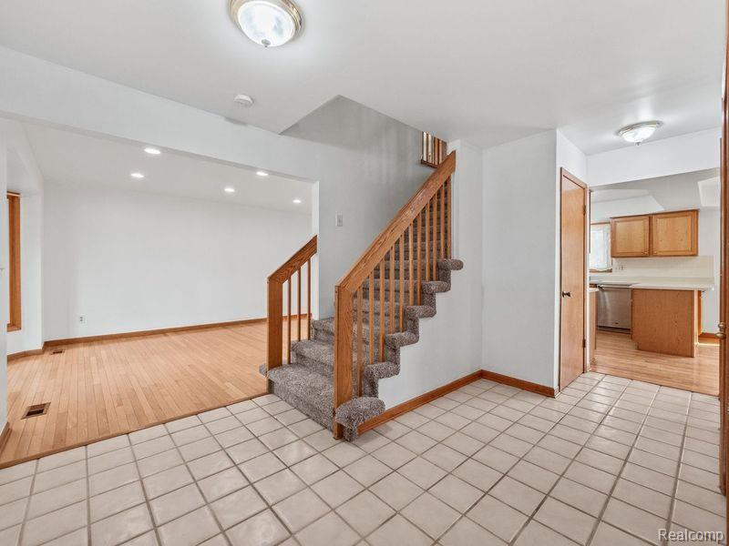 5079 W POND Circle, West Bloomfield, MI 48323 — Photo 4