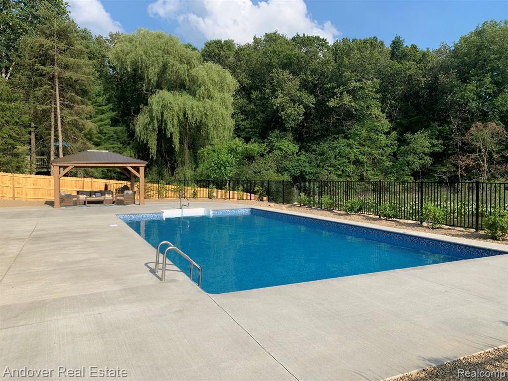 9581 AUTUMNWOOD Circle, Kalamazoo, MI 49009 — Photo 49