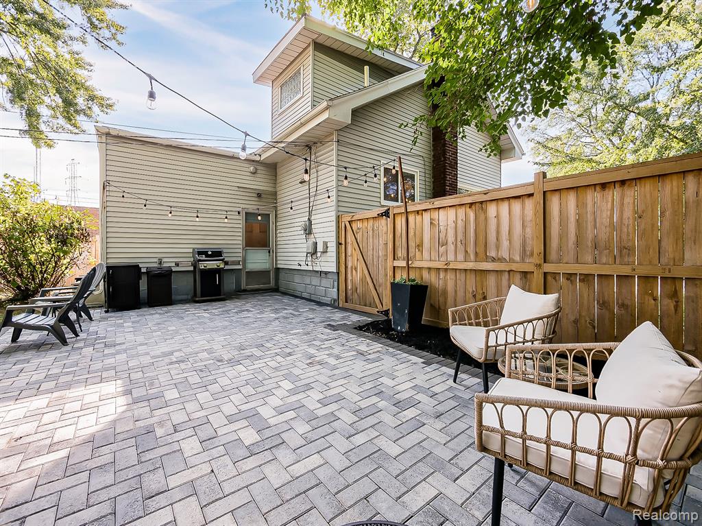 489 E Cambourne Street, Ferndale, MI 48220 — Photo 17