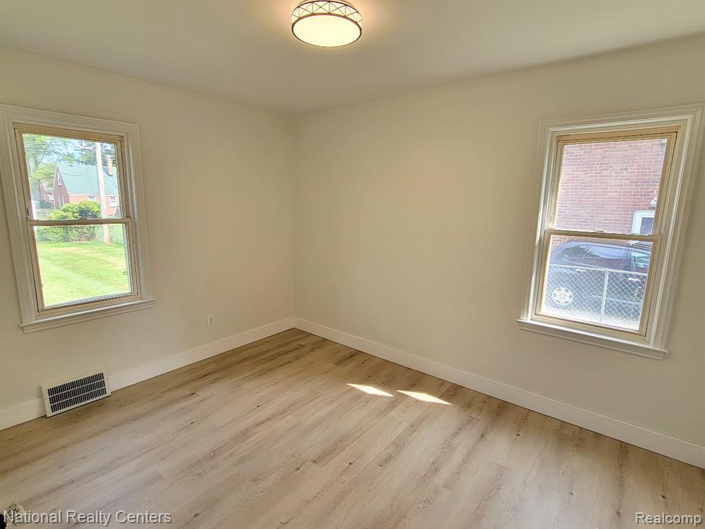 9968 Cavell Street, Livonia, MI 48150 — Photo 10