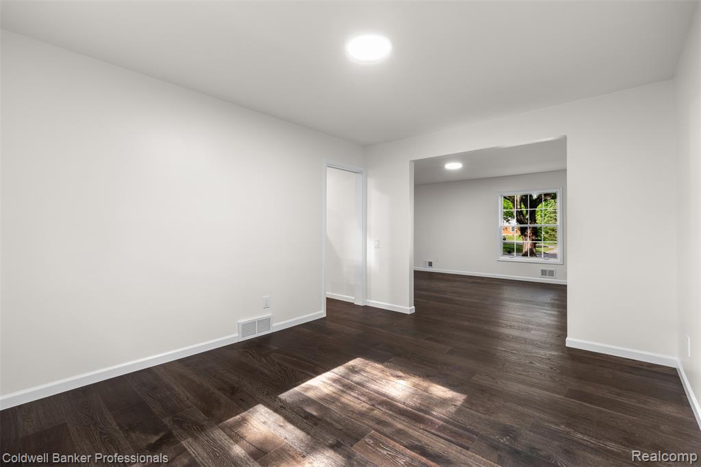 5890 Pinecroft Drive, West Bloomfield, MI — Photo 10