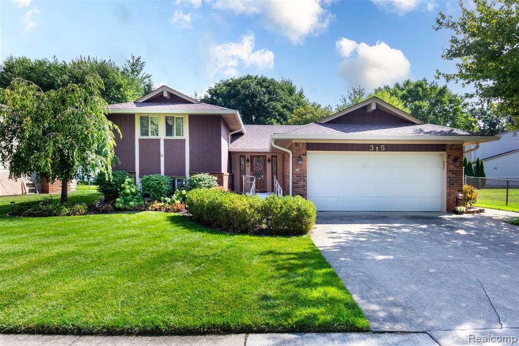 315 Meadowlake Road, Canton, MI 48188