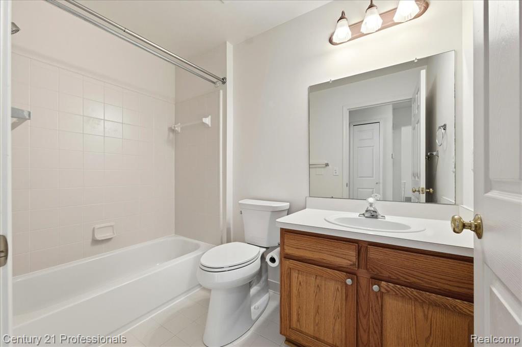 3895 Arbor Drive, Auburn Hills, MI 48326 — Photo 21