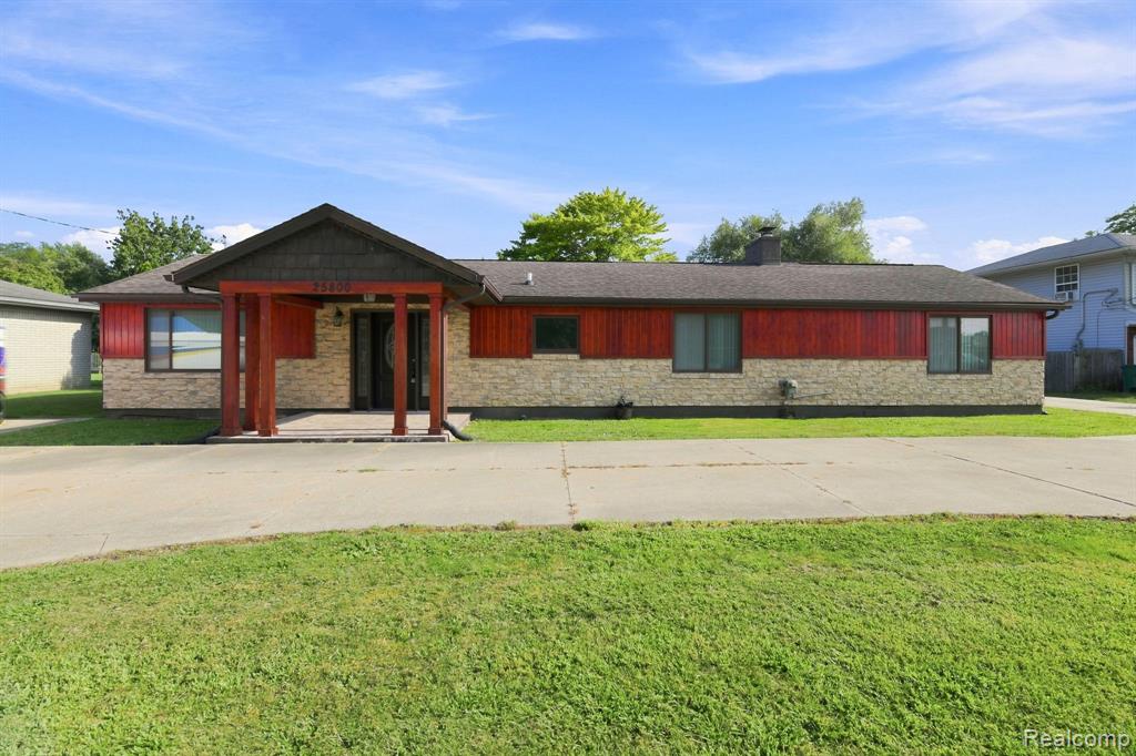 25800 N River Road, Harrison Township, MI
