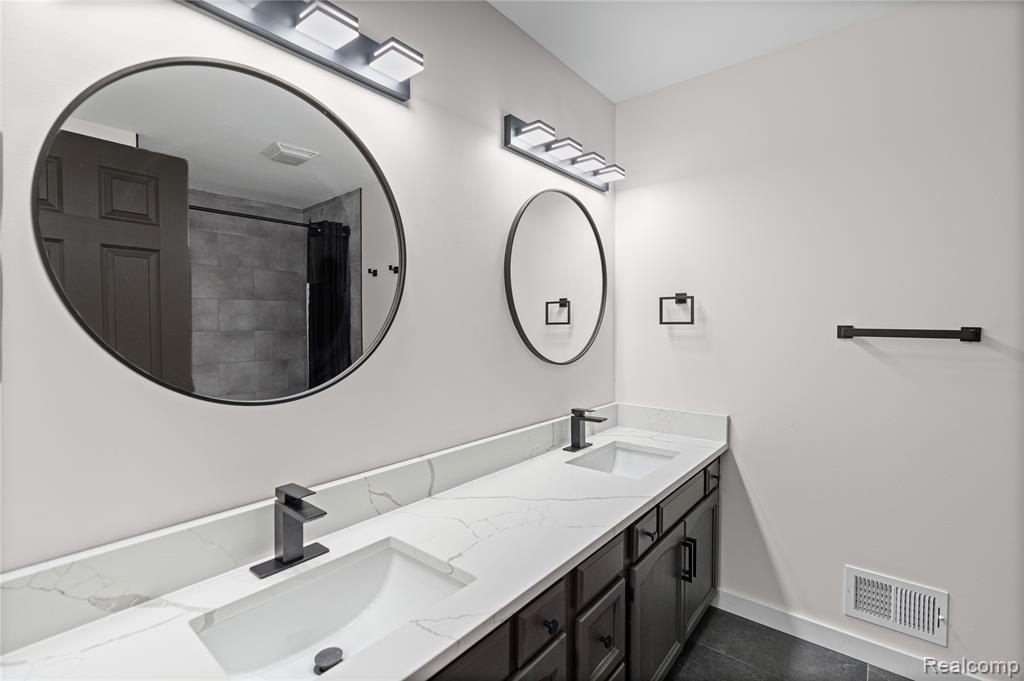 507 Charing Cross Drive, Grand Blanc, MI 48439 — Photo 37