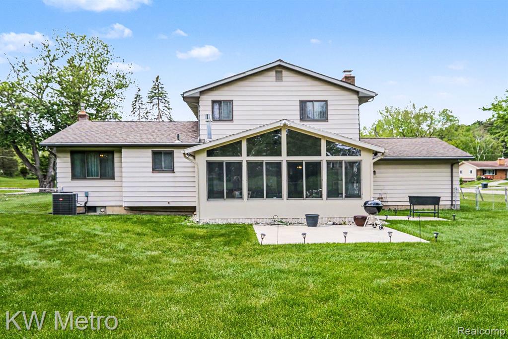1148 Carter Drive, Flint, MI 48532 — Photo 2