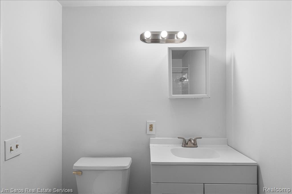 590 Parkview #101 Drive, Detroit, MI 48214 — Photo 16