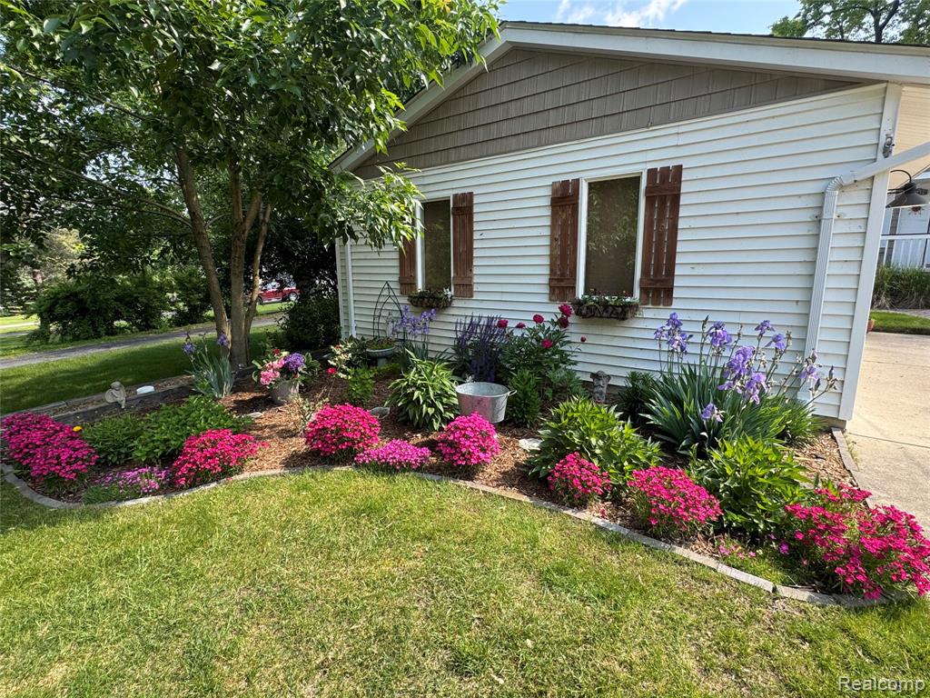 10470 King Road, Davisburg, MI 48350 — Photo 16