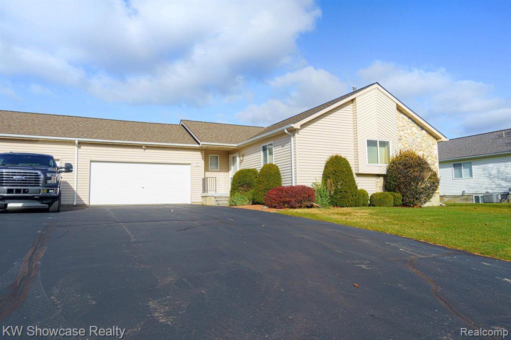 10193 HAWTHORNE RIDGE Road, Goodrich Vlg, MI — Photo 2
